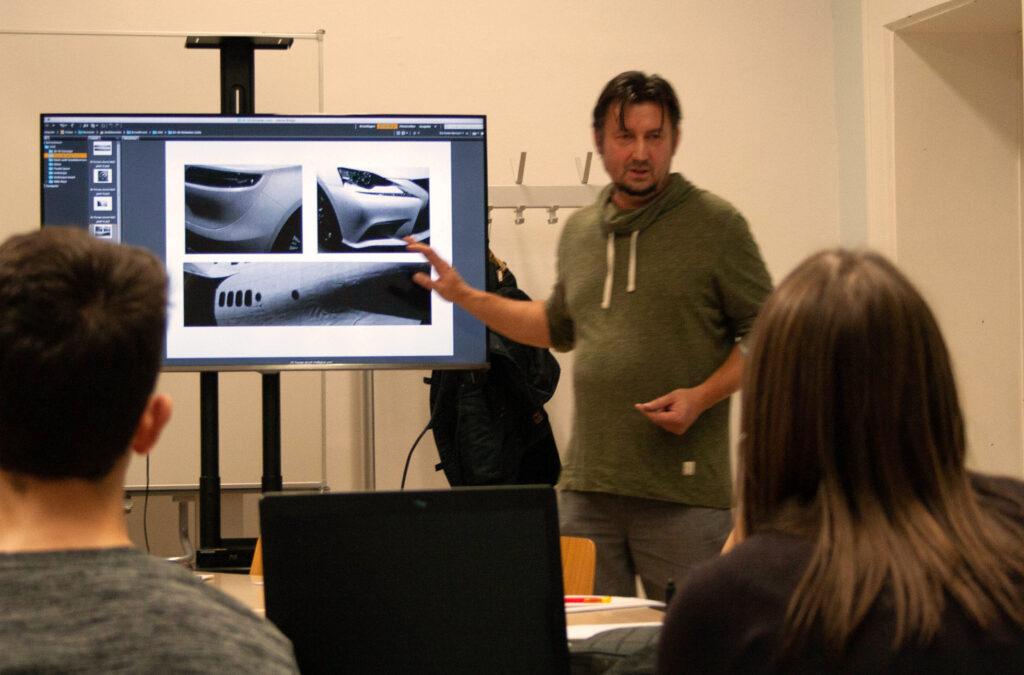 David Moretto als Dozent an der VHS für Zeichenkurse